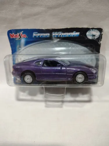 Miniatura Aston Martin DB7 Escala 1:40 Maisto Lacrada