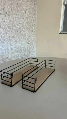 Prateleiras Le com Suporte Metal/Mdf Perfeito estado - 39x10x10 (as duas por esse valor)