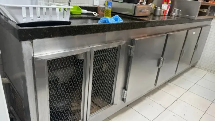 Refrigerador horizontal todo em inox (4 portas) + granito