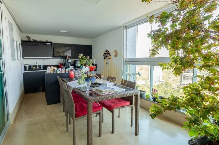 Apartamento com 4 Quartos e 4 banheiros à Venda, 253 m²