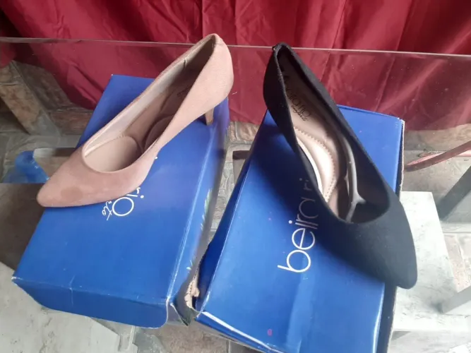2 Sapatos Beira Rio Preto e Bege
