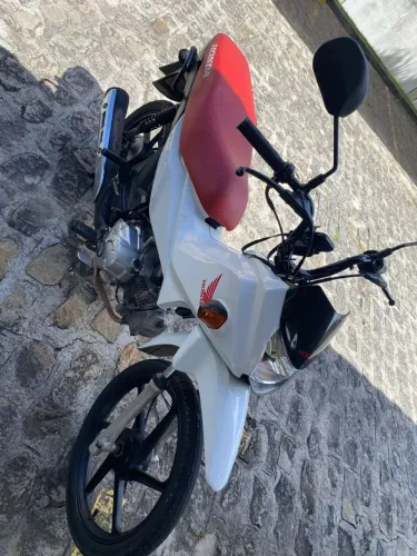 Vendo pop 110 branca bom estado moto de mulher  molher
