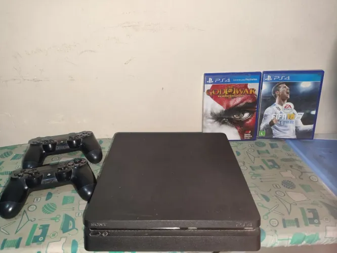 Ps4 slim 1tb/2 controles mais 2 jogos (em perfeito estado 2 anos de uso)