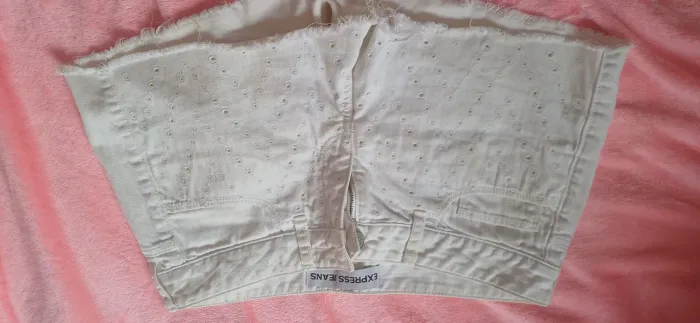 Shorts Jeans Branco com Detalhes Vazados - Express Jeans