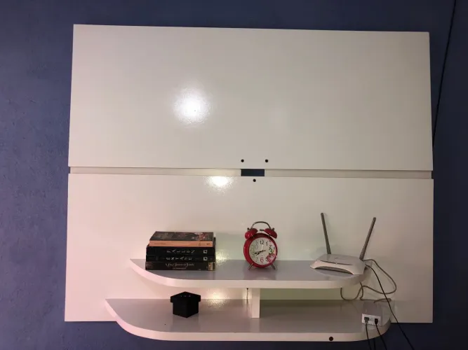 Móvel suspenso com nichos e prateleiras - Ideal para organização