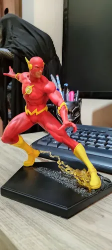 Flash Art Scale 1/10 Série Comics (Versão Regular) - Iron Studios 