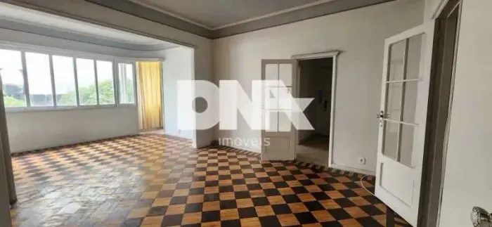 Apartamento - / Residencial / Copacabana