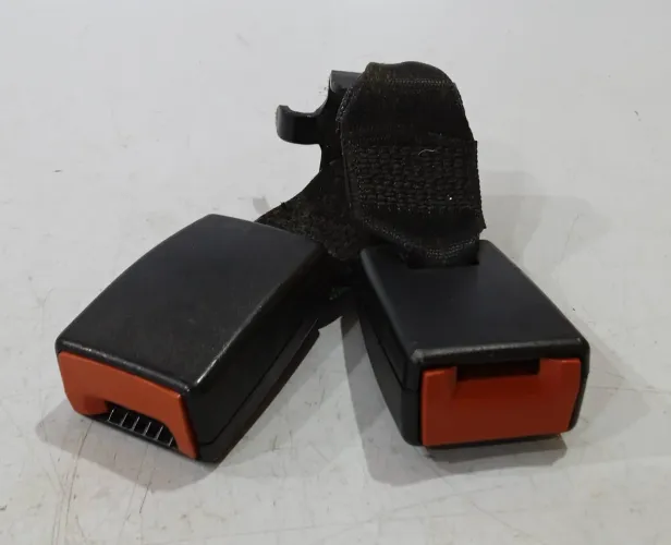 Engate do Cinto Traseiro Central Onix LT 2019 52090767