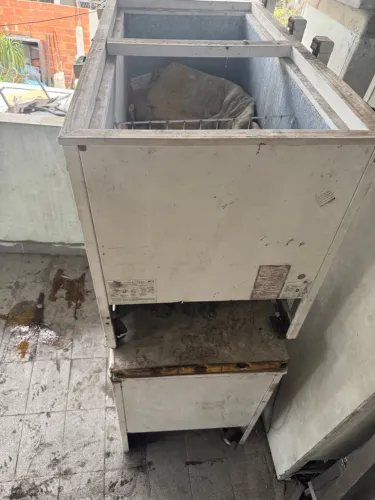 Carcaça de Freezer pra por gelo