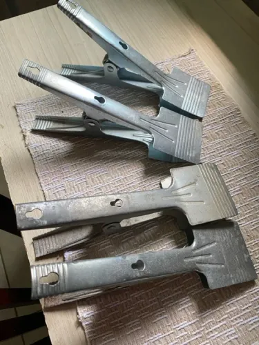 4 PRENDEDORES DE TECIDO!!
