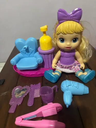 Boneca baby Alive Sudsy Styling Loira