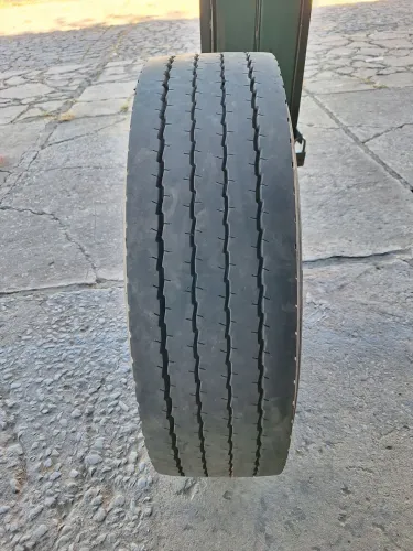 Pneu 235 75 17.5 Pirelli (reformado)