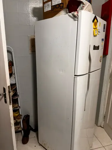 Vendo geladeira falo