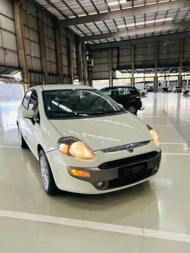 Fiat Punto Essence 1.6 Flex 16V 5P 2016