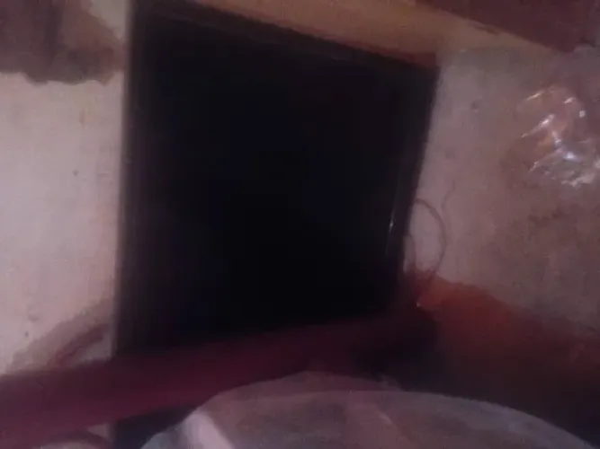 Sucata de tv lcd 49 polegadas, com display quebrado. 