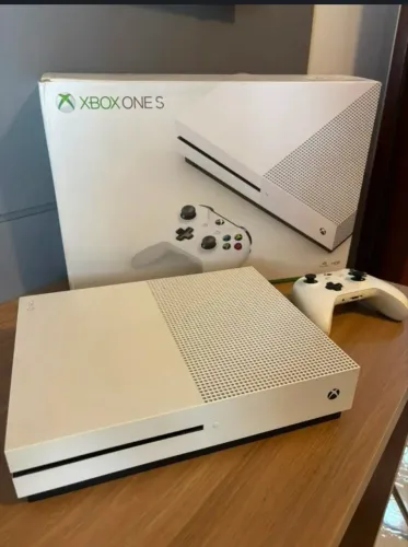 Vendo Xbox one s de 1tb, console está novo e sem avarias