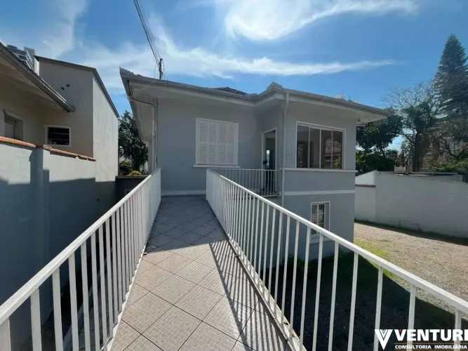 Casa com 8 dormitórios para alugar, 203 m² por R$ 4.779,00/mês - Velha - Blumenau/SC