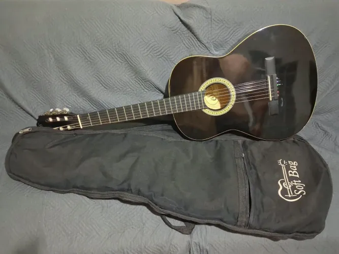 Vendo violão giannini start com bag, muito conservado.