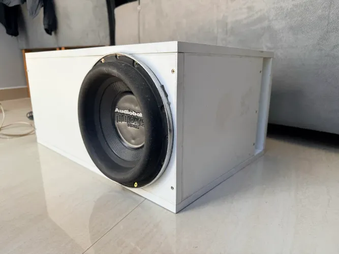 Subwoofer Audiobahn Immortal Series 10 AW1S10P com caixa 4 bobinas