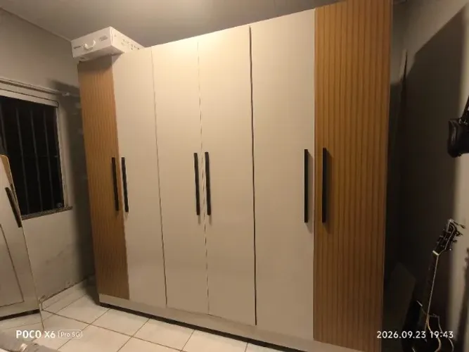 Guarda roupa 6 portas