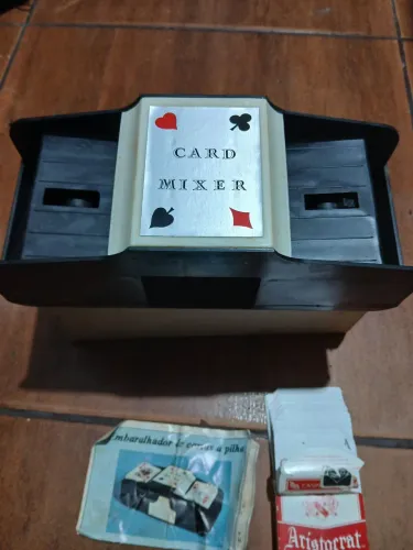 Embaralhados e distribuidor de cartas baralho
