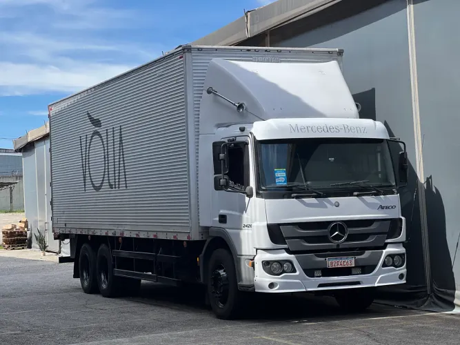 Mercedes Atego 2426 Baú c/Plataforma 