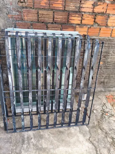 Vendo 3 grande de janela de ferro