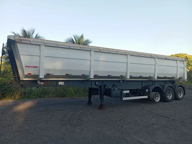 Carreta caçamba basculante 40m3 Facchini 