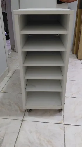 ? Porta-Vinhos / Adega em MDF Branco com Rodinhas