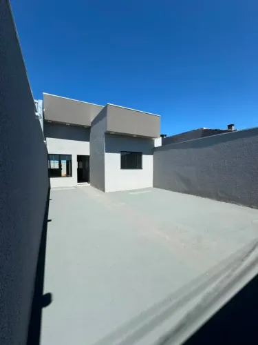 Casa à venda em Rio Verde com espaço amplo, boa localidade, acabamento moderno e 3 quartos