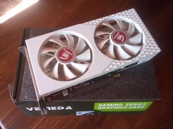 Placa De Vídeo AMD RX 5600xt