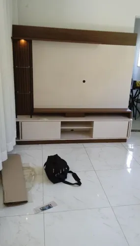 Estante com luz