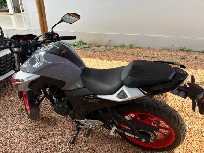 Fazer FZ25 