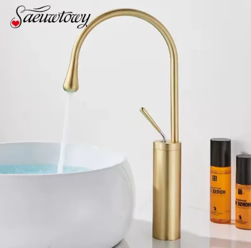 Torneira monocomando, água quente e fria.Dourado escovado
