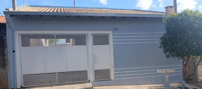Alugo casa