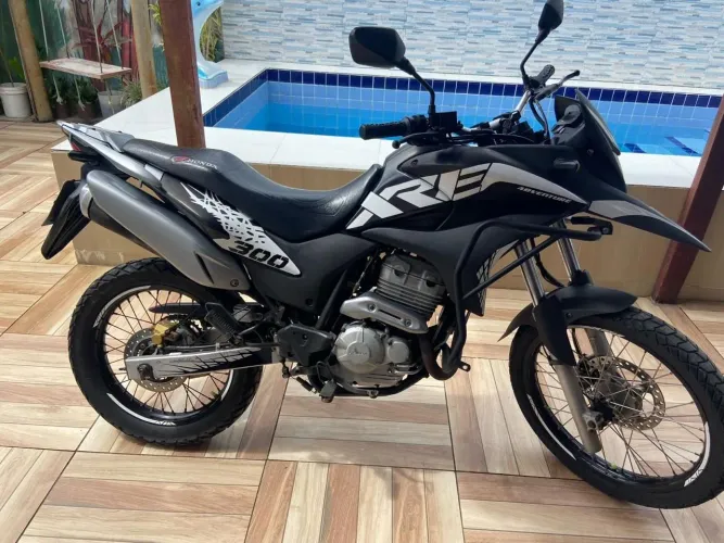 Moto XRE toda em ordem, para vender logo.