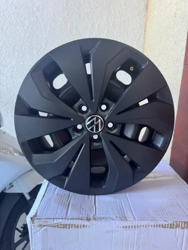 Kit com 4 rodas de ferro com calotas originais da Volkswagen nunca usadas