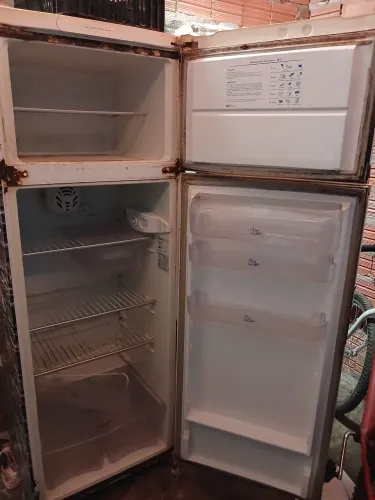 Geladeira 2 portas 220 reais