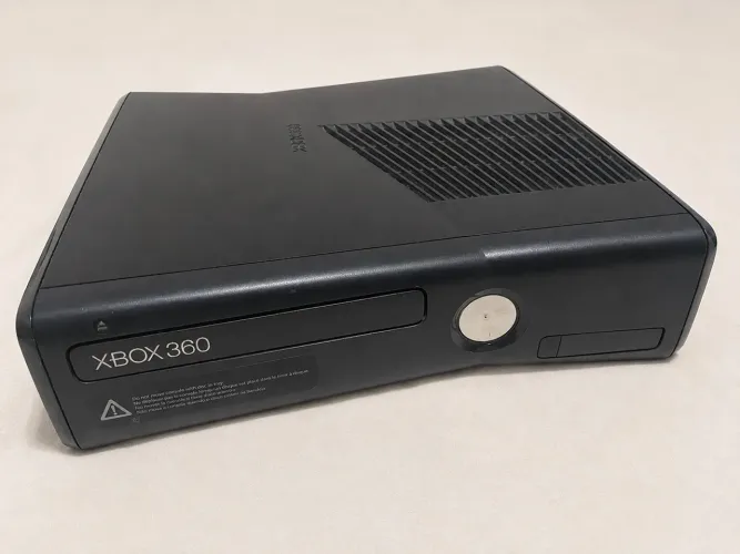 Xbox 360 Slim 4GB Em Excelente Estado + Cabos Originais + HDMI