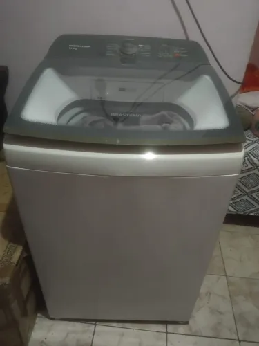 Máquina de Lavar roupas.