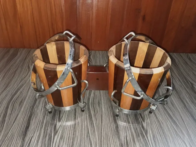 Bongô sem as peles (2 tambores de 16 e 19 cm)