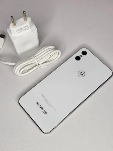 Motorola One 64GB 4GB RAM | NFC