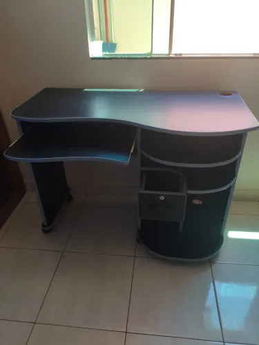 Mesa de computador/escritório em ótimo estado