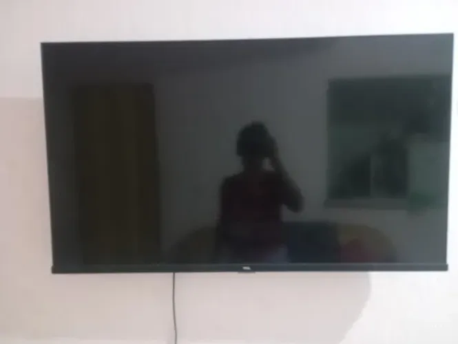 TV TCL 43 polegadas / Tela preta