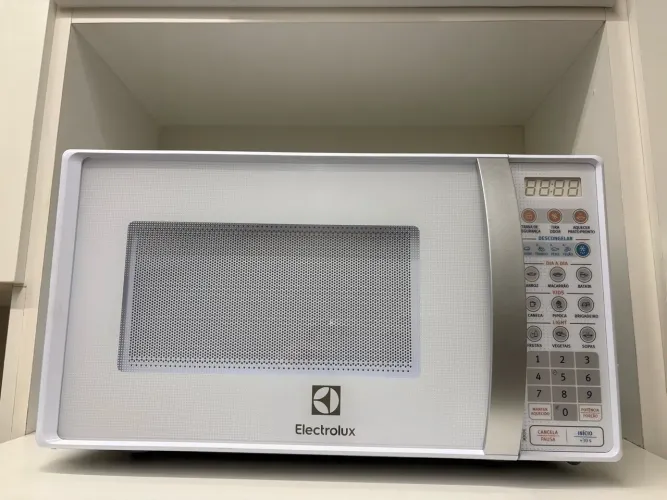 Microondas 20 litros 220V