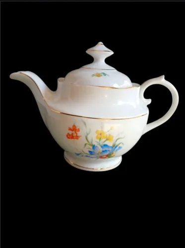 Bule em porcelana fina da extinta fábrica, Real S. Paulo, década de 1940
