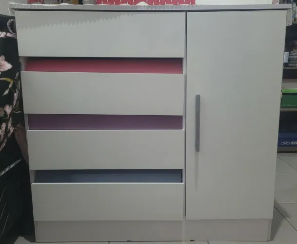 Cômoda 4 gavetas