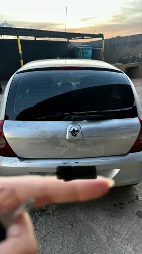 Renault Clio Hi-flex 1.0 16V 5P 2011