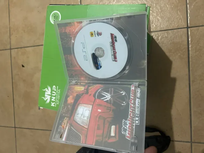 Volante ps2 semi novo usei 2 vesez só com jogo ainda