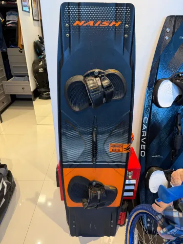 Prancha de kitesurf Naish Monarch 138/42